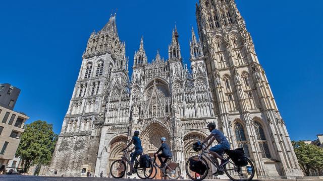 Sculptures Façade Cathedrale Rouen Dentelle Gothique Religion Vitraux Impressionnisme Monet Architecture Art Estival Velo Balade