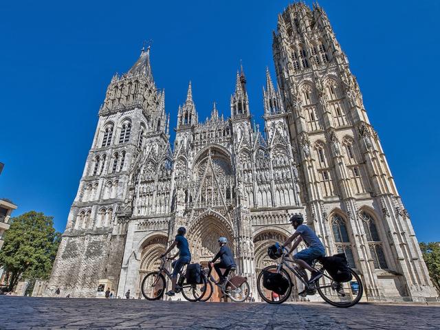 Sculptures Façade Cathedrale Rouen Dentelle Gothique Religion Vitraux Impressionnisme Monet Architecture Art Estival Velo Balade