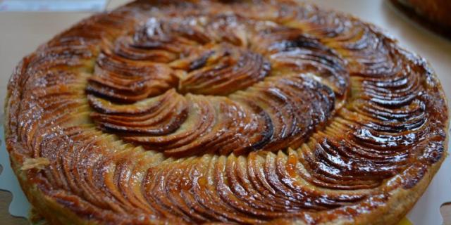 Normandy apple pie