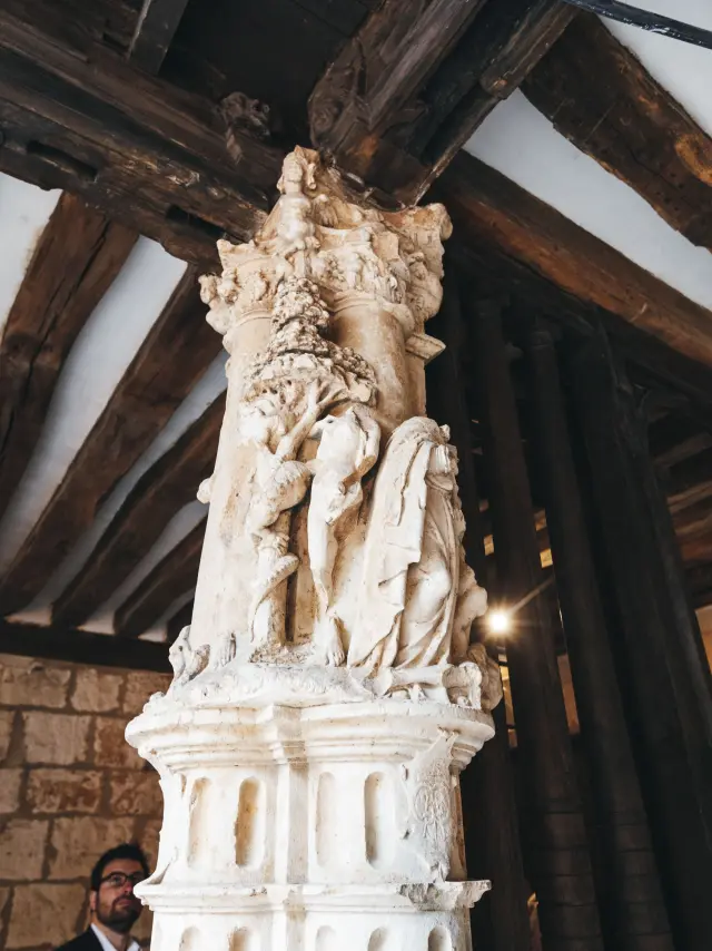 Rouen Passage Aître Saint-Maclou insolite visite patrimoine histoire historique rouen centre-ville culture