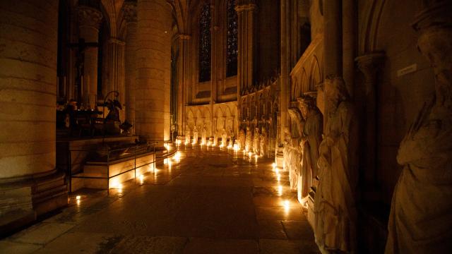 Visite guidée cathédrale notre dame de rouen patrimoine historique architecture bougies nuit insolite découverte centrre-ville monument Rouen Normandie