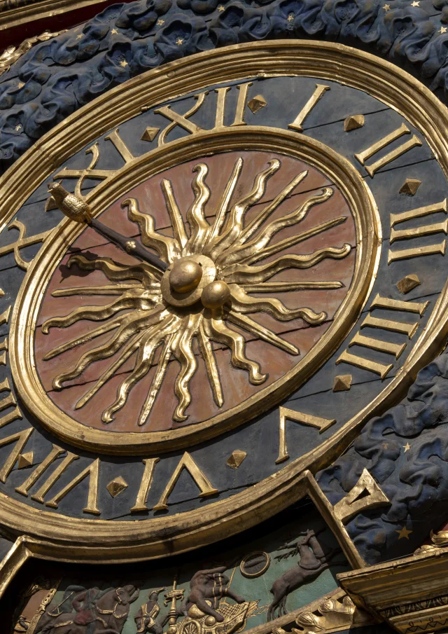 Grande Orologio Patrimonio Storico Doratura Monumento del Tempo Dettagli di Know-How
