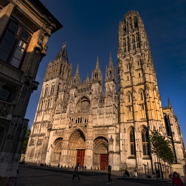 Cathédrale de Rouen Normandie Dentelle Pierre Place centre-ville Patrimoine Historique Histoire Monument Gothique panorama rue ville balade visite