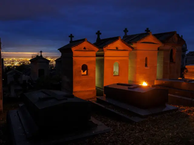 Rouen Cimetière Monumental Visite à la bougie Patrimoine Historique Légendes