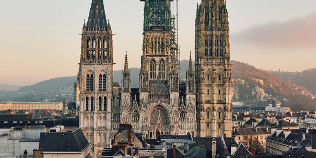 Cathédrale Notre Dame de Rouen Normandie Centre-ville Prise de vue Panorama Toits des maisons Patrimoine Historique