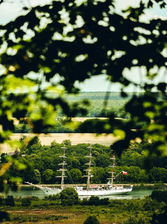 Trois Mats Polonais Dar Mlodziezy Refuse To Hibernate patrimoine seine rouen nature histoire industrie bateau