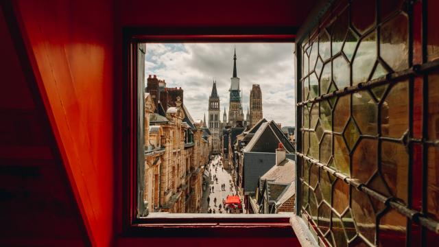 Gezicht op de kathedraal vanaf een luik van het grote horloge Rouen weigeren te overwinteren 23851 1600px