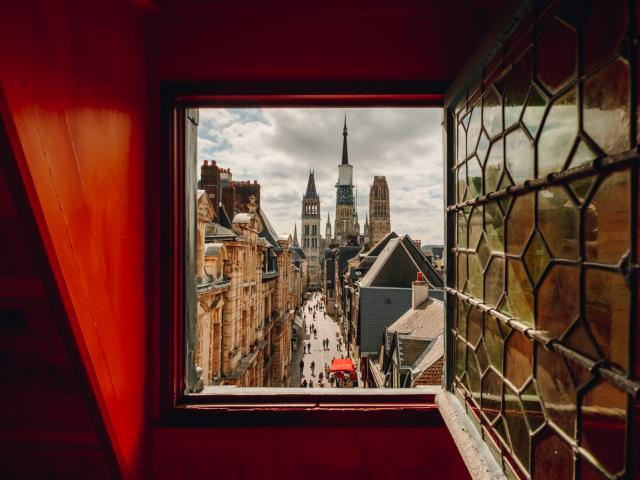 Gezicht op de kathedraal vanaf een luik van het grote horloge Rouen weigeren te overwinteren 23851 1600px