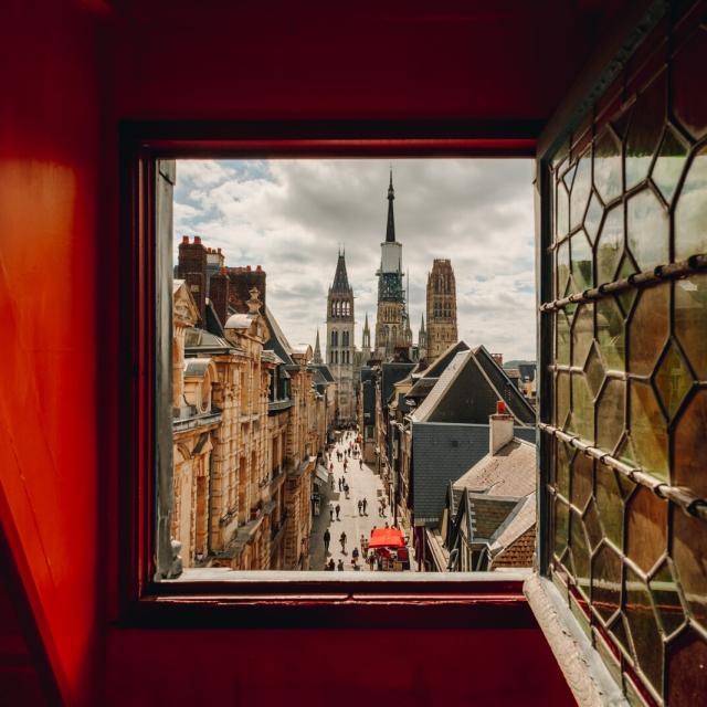 Gezicht op de kathedraal vanaf een luik van het grote horloge Rouen weigeren te overwinteren 23851 1600px