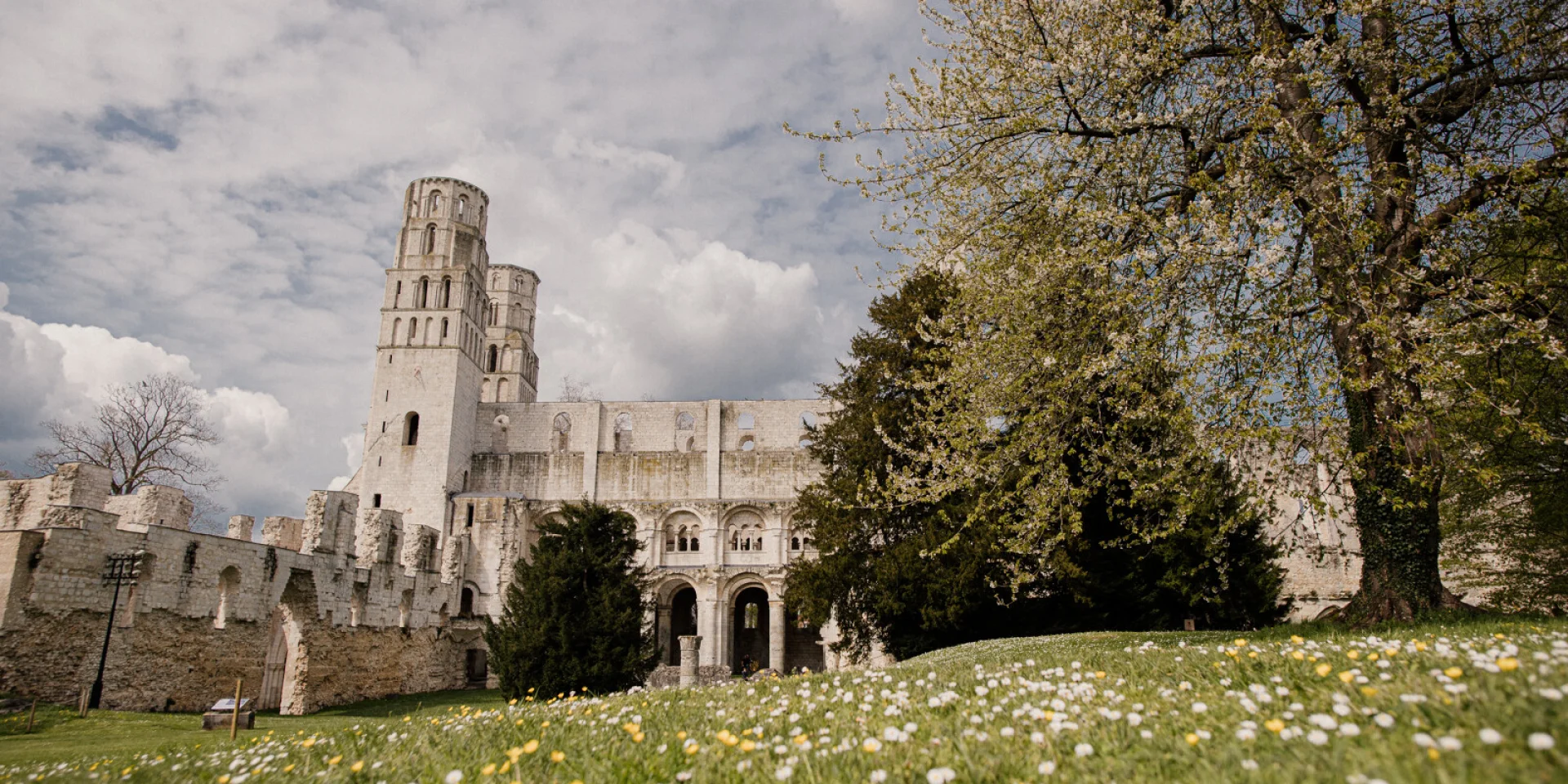 Abbaye De Jumieges Au Printemps Marie Anais Thierry Marie Anais Thierry 24831 1600px