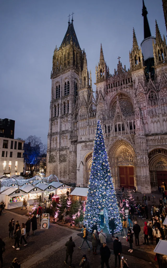 Cathedrale De Rouen Et Marche De Noel