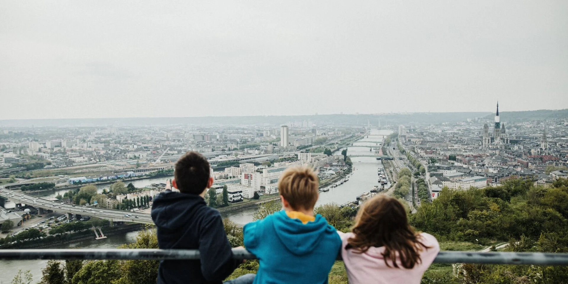 Children Admiring The Panorama Of Sainte Catherine Bonsecours Hill Coraline And Leo Coraline And Leo 23148 1600px