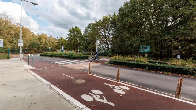 Petit Couronne Av Universite Piste Cyclable