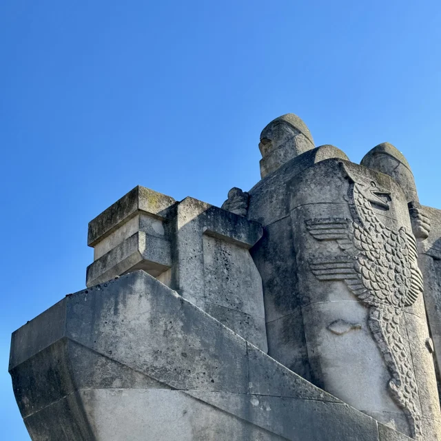 Viking pont statue