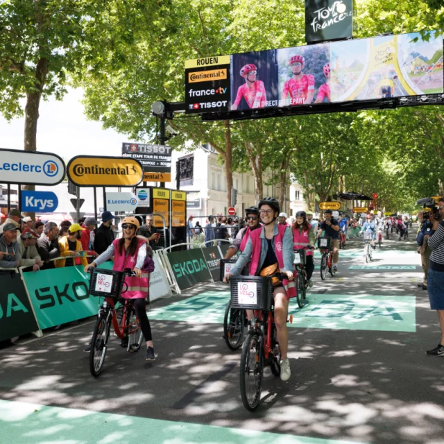 Rouen Tdf 25 Parade Lovelo
