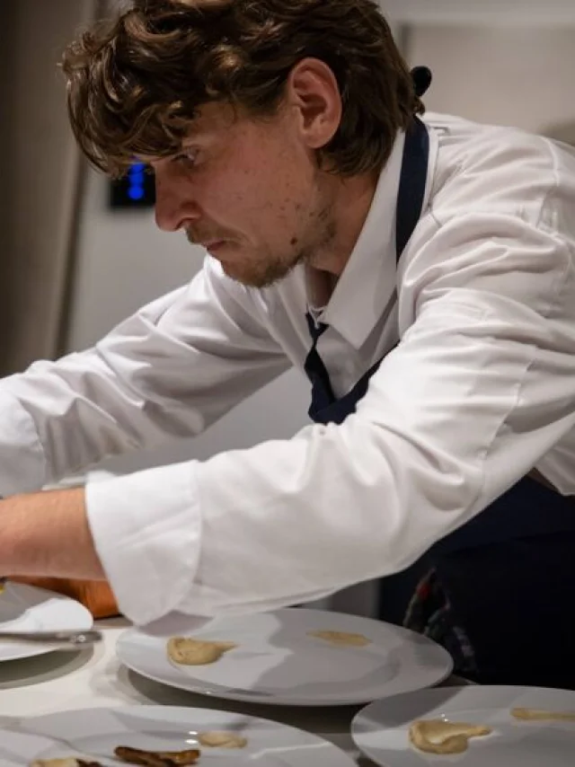 Plus jeune chef étoilé de la promotion 2017 du Michelin, le Rouennais Rodolphe Pottier est de retour derrière les fourneaux après une parenthèse de presque un an et demi