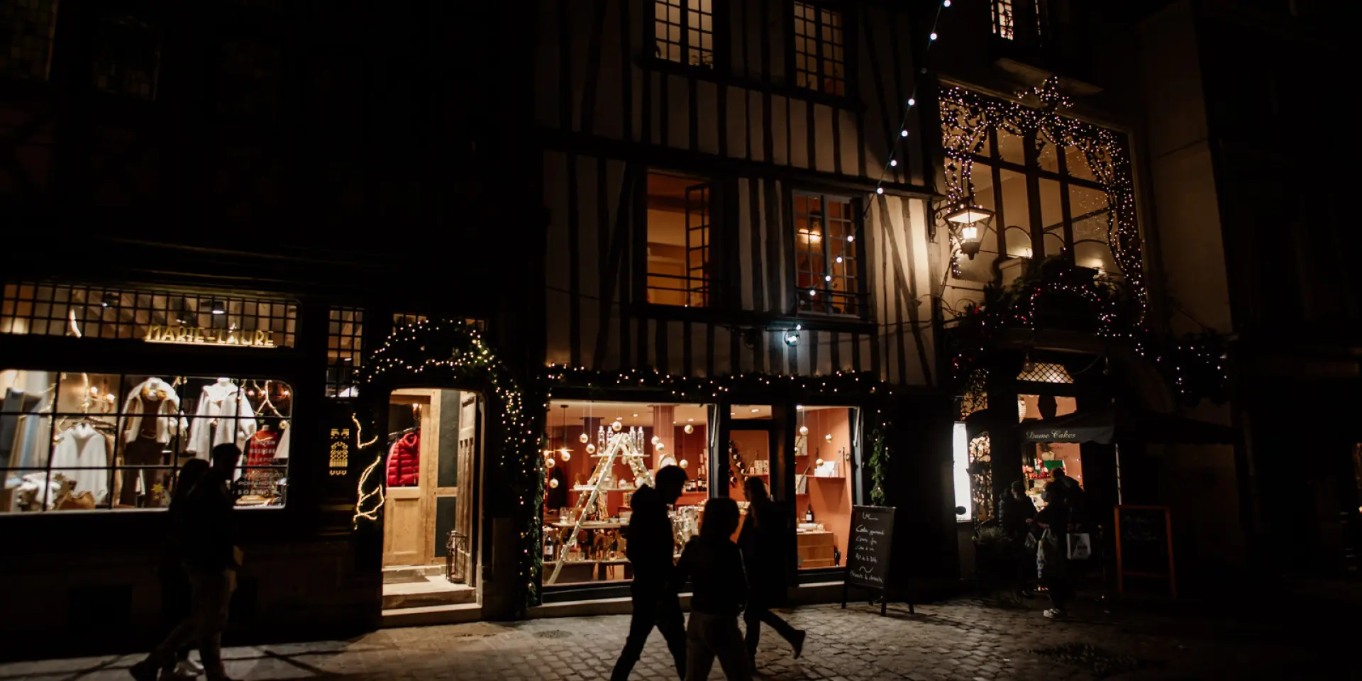 Rouen De Nuit Noel Rue Saint Romain Marie Anais Thierry Marie Anais Thierry 21207 1600px