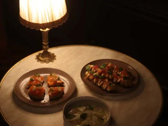 Louisette Akomistudio