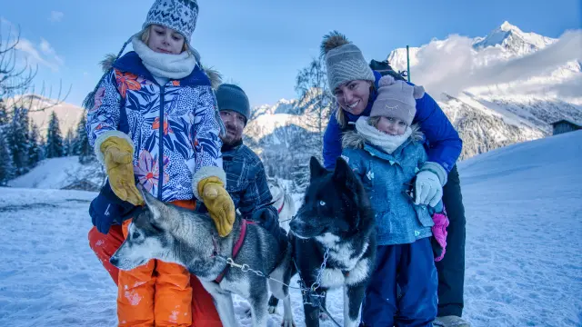Chien de traineau en famille à Saint-Gervais Mont-Blanc