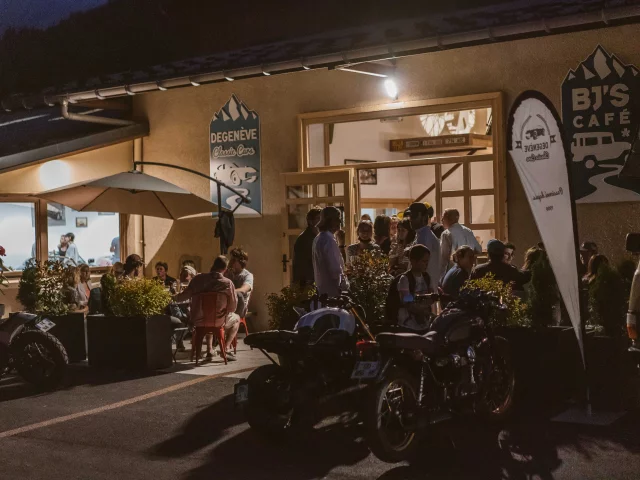 BJ's café
