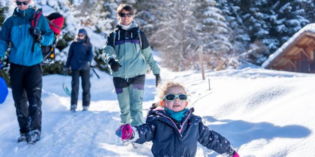 Una passeggiata in famiglia sulla neve