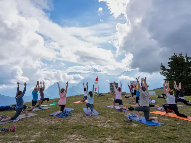 Group yoga classes in Saint-Gervais