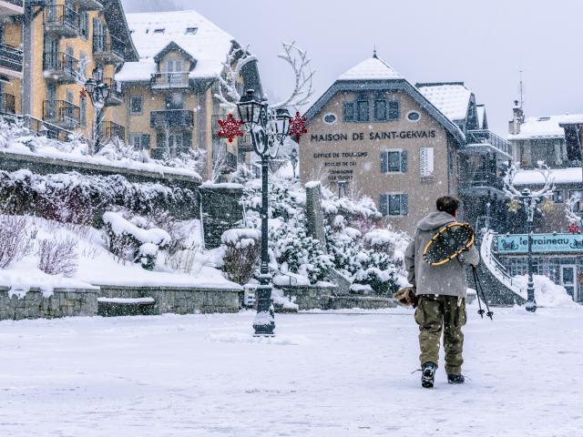 Strolling under the snow in the center of Saint-Gervais Mont-Blanc