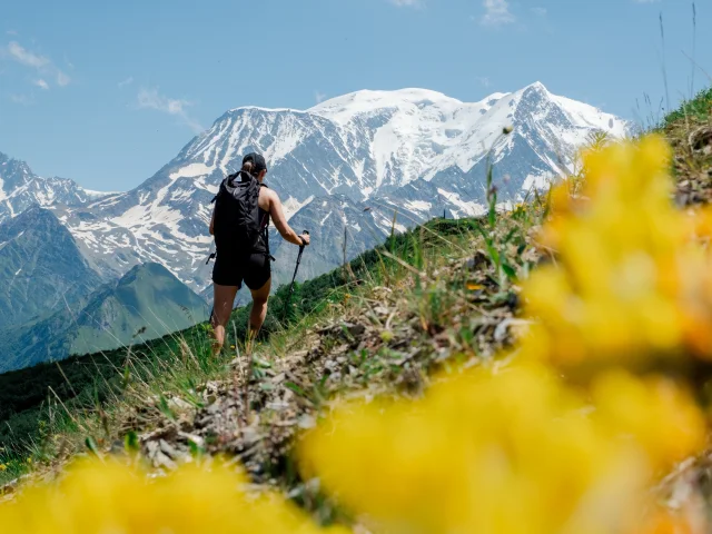 La randonnée face au Mont-Blanc