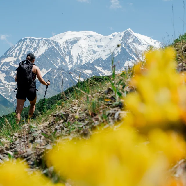 La randonnée face au Mont-Blanc