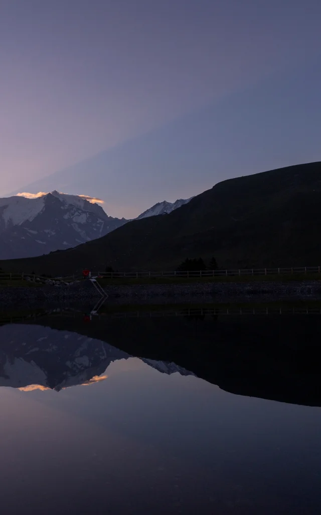 Lever de soleil sur le Mont-Blanc, vu depuis le Lac de Joux
