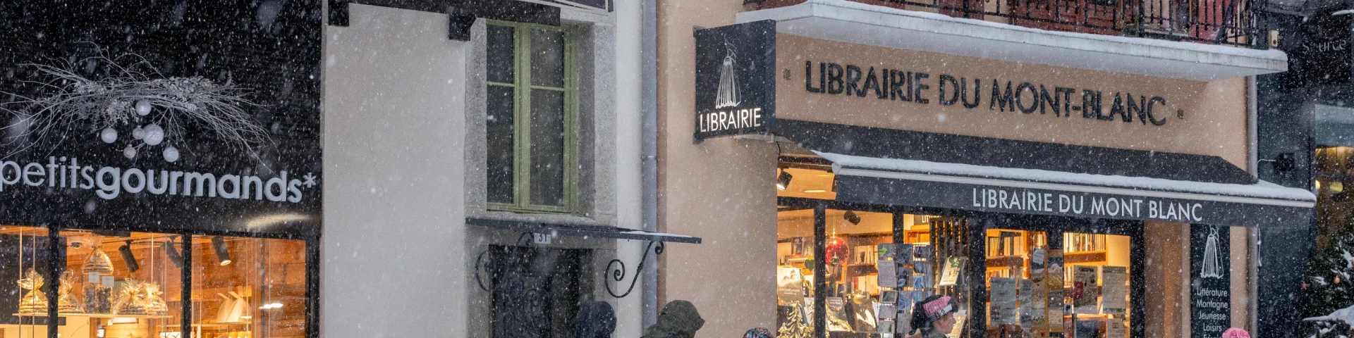 Les commerces de Saint-Gervais sous la neige