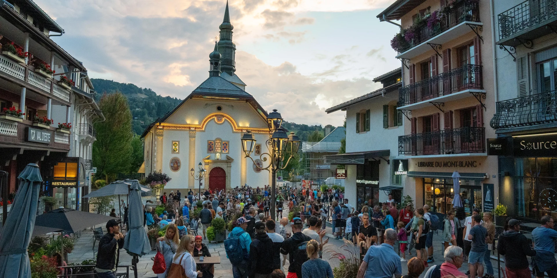 Passage de l'UTMB dans le centre de Saint-Gervais