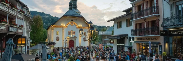 Passage de l'UTMB dans le centre de Saint-Gervais