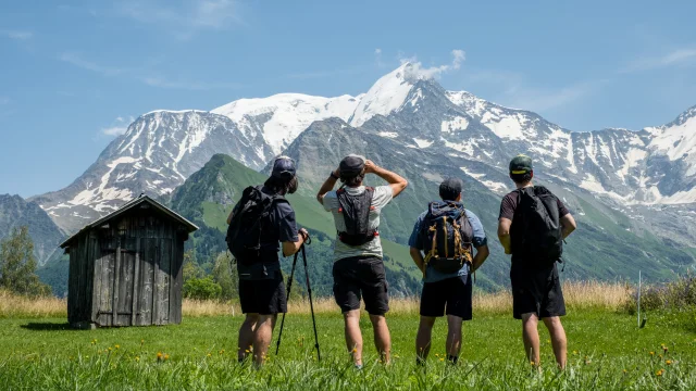 Profiter de la vue sur le Mont-Blanc en randonnée