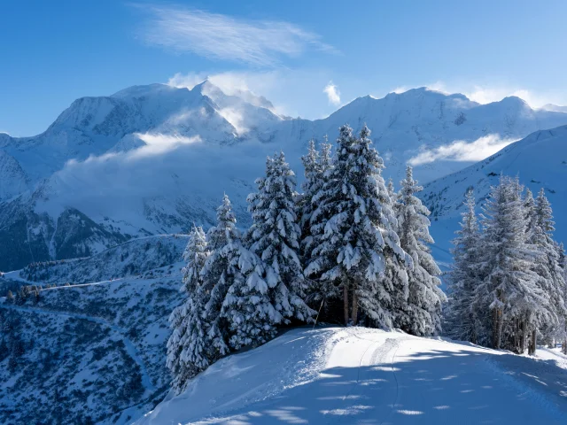 Le domaine skiable enneigé
