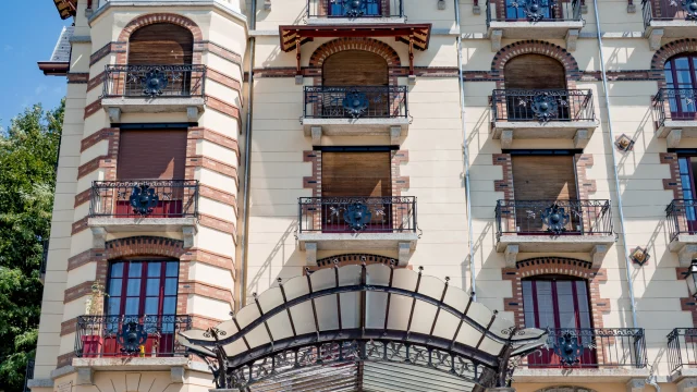 La façade de l'ancien hotel du Mont Joly à Saint-Gervais