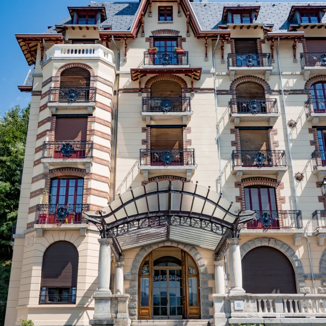 La façade de l'ancien hotel du Mont Joly à Saint-Gervais
