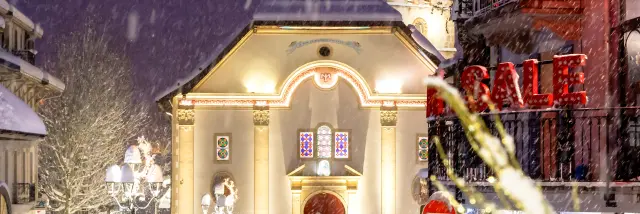 L'église de Saint-Gervais sous la neige