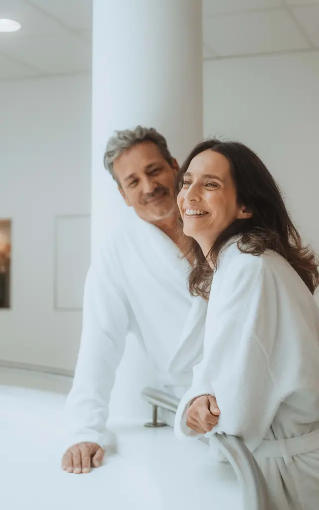 Un couple profitant des Mini cures des Thermes de Saint-Gervais Mont-Blanc