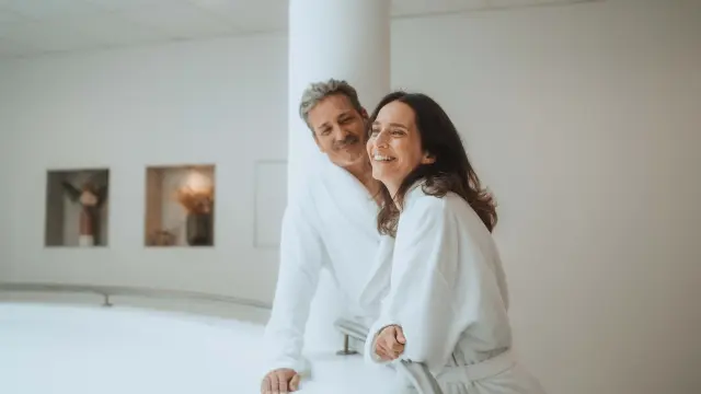 Un couple profitant des Mini cures des Thermes de Saint-Gervais Mont-Blanc