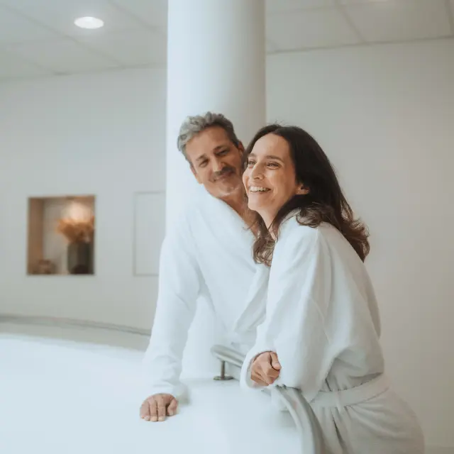 Un couple profitant des Mini cures des Thermes de Saint-Gervais Mont-Blanc