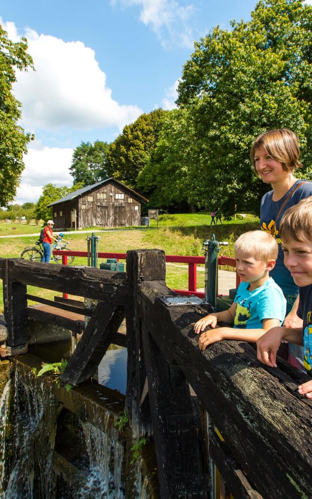 Simon Bourcier Famille Le Long Du Canal Hede Bazouges Simon Bourcier 6694