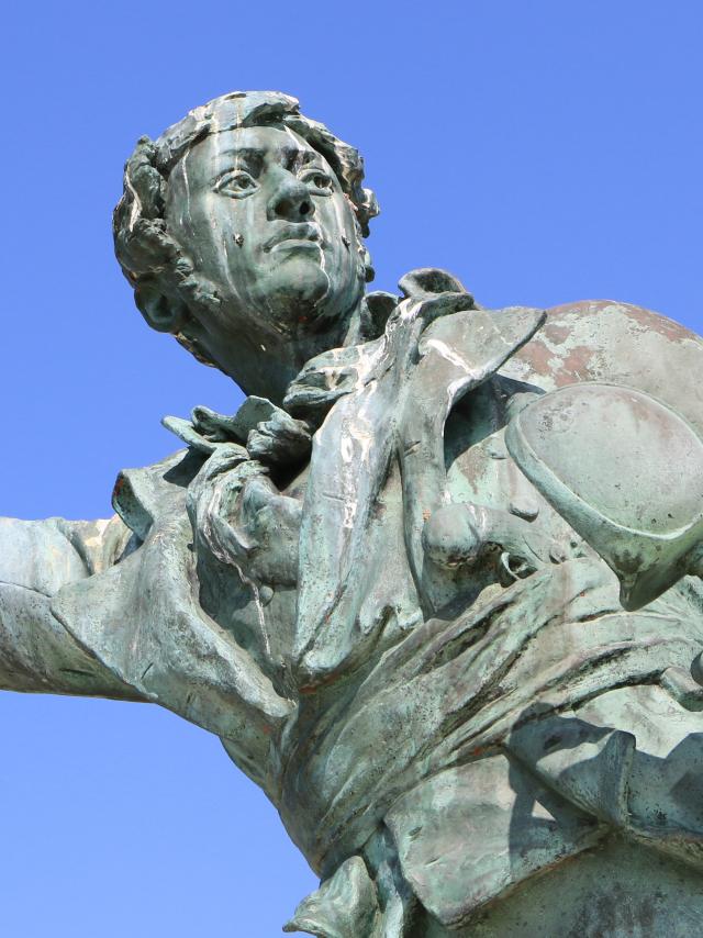 Robert Surcouf Statue Intra Muros Saint Malo (3)