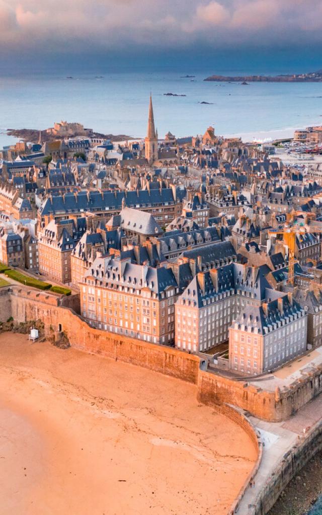 Vue Sur Saint Malo Intra Muros Depuis Le Mole Des Noires Saint Malo Loic Lagarde 663 1200px