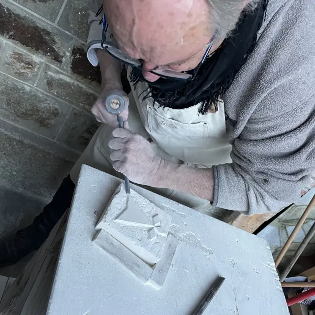 SMBMSM - Taller de corte de piedra - retoques en curso