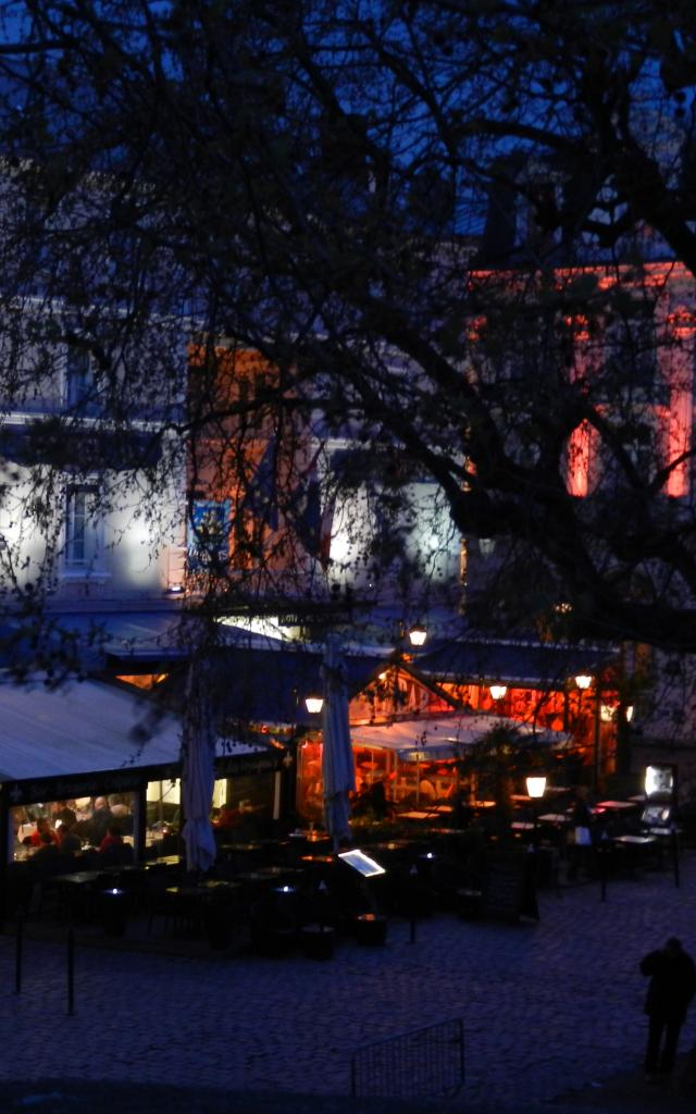 Vue nocturne de la Place Chateaubriand - Saint-Malo