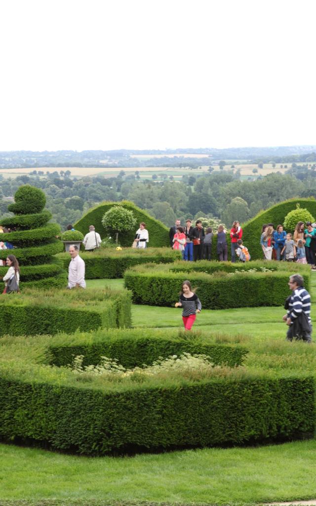 GRAND MAGASIN Laatste week van juni, creatie in uitvoeringExtension sauvage festival, 01/07/12- Château de la Ballue