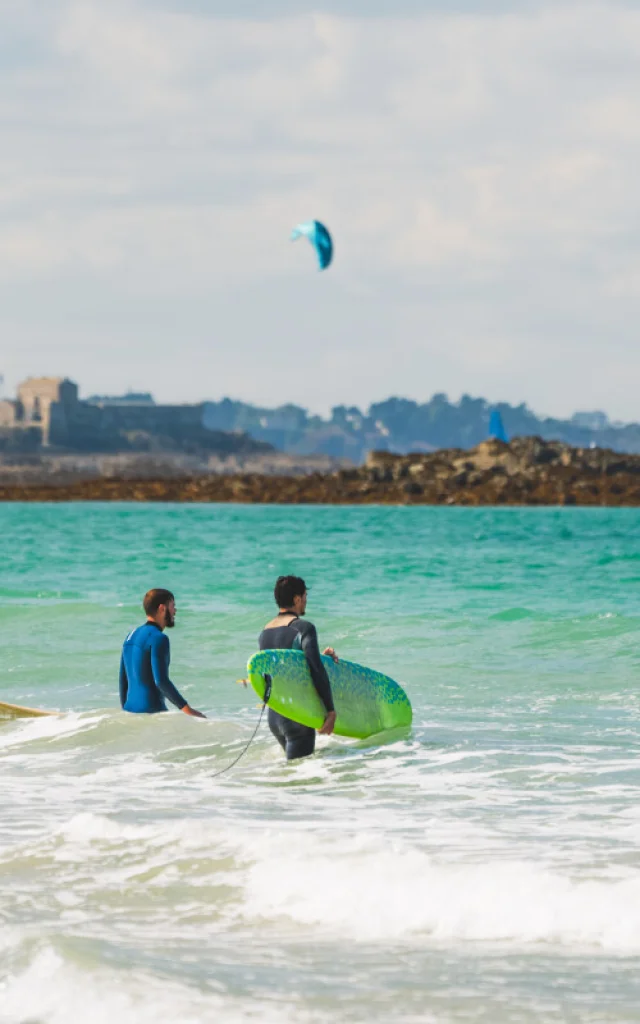 Surfeurs Parame Saint Malo