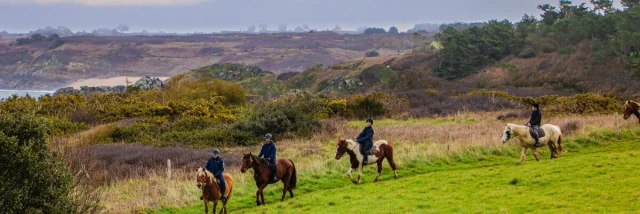 Balade à cheval - Les Douets Fleuris - Anse du Guesclin - Saint-Coulomb
