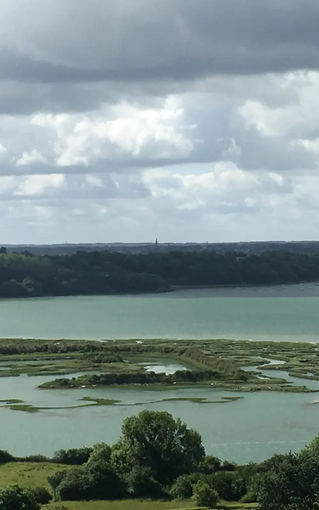 Weinberge am Mont Garrot und Wikingercamp